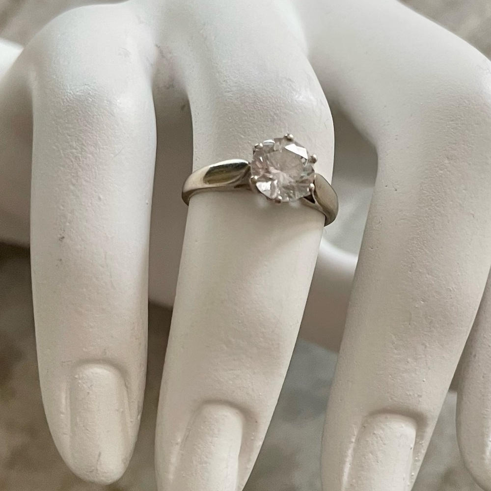 10K White Gold solitary CZ engagement pre-owned Ring